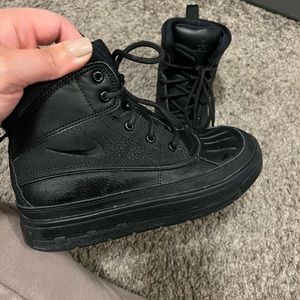 Nike boots kids black leather